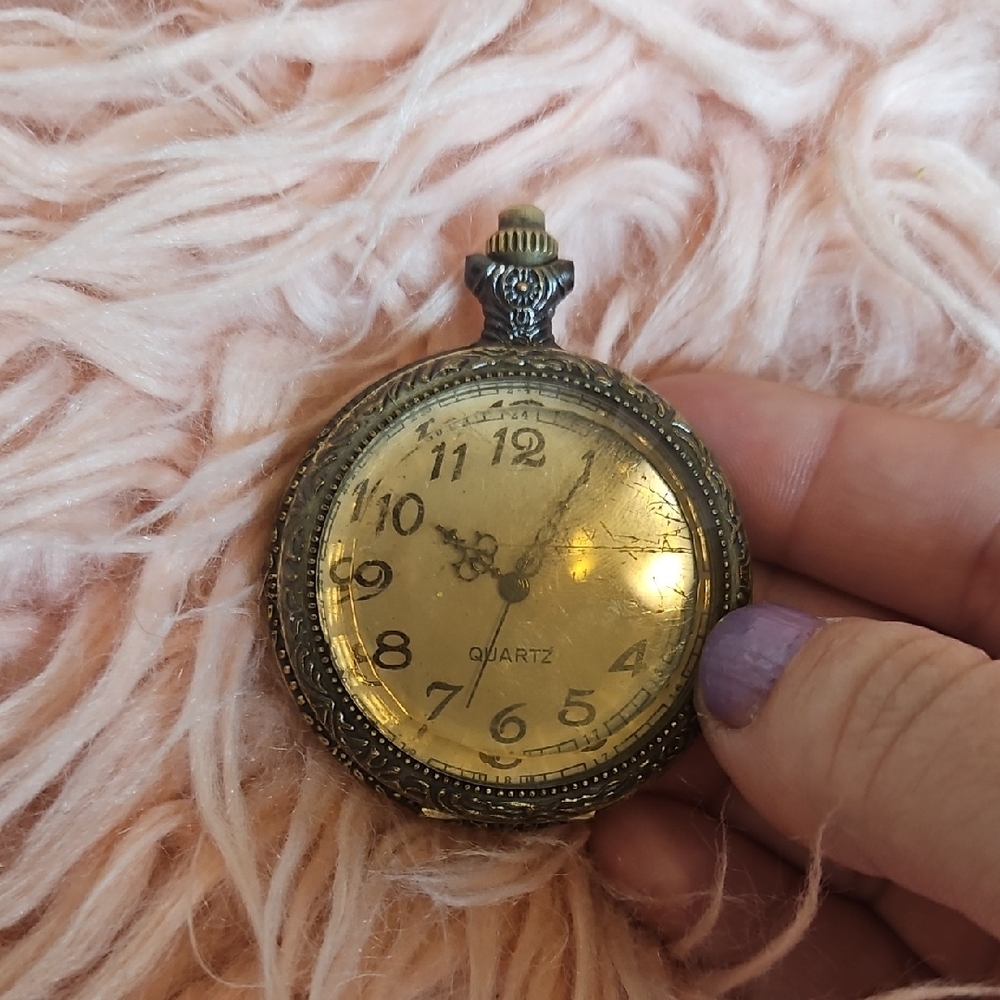Antique-Style Pocket Watch in Aged Gold Tone - Broken